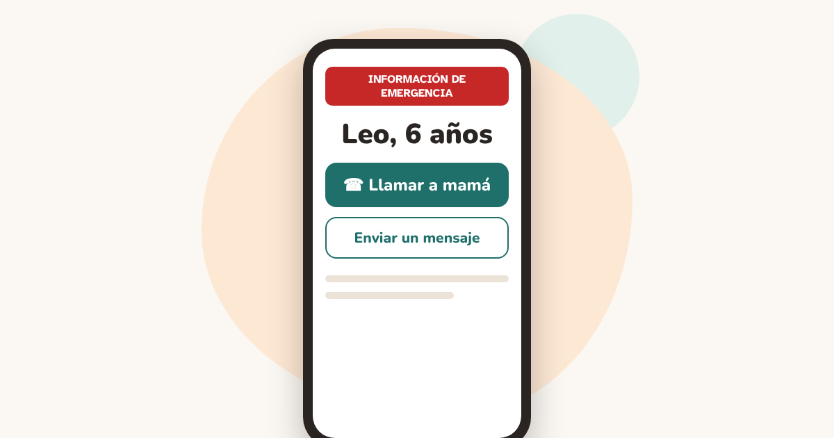 Una persona agachada junto a un niño que lleva una pulsera con código QR